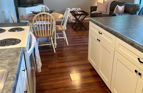 Notch Estates Condo | 1 BR Condo Next to Pool with a View, 1 Mile to SDC. 3 Miles to Branson’s Strip.