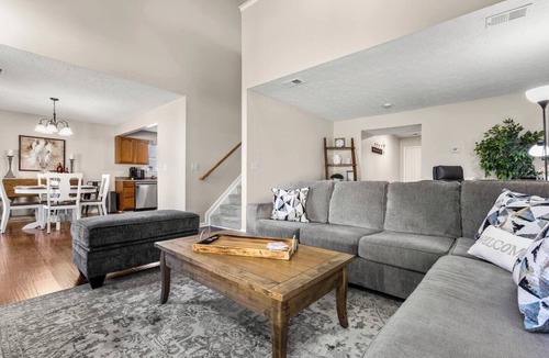 Georgetown House | 1 Exit to Horse Park/King Bed/Fenced Yard/