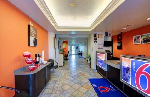 El Reno Apartment | 1 King Bed | Smoking