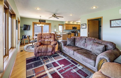 Loup County House | < 1 Mi to Calamus Lake! Group Adventure Base