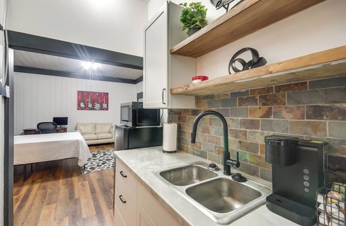 Greenwood House | 1 Mi to Dtwn! Family-Friendly Retreat in Greenwood