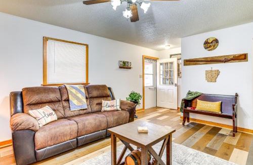 Mountain View House | 1 Mi to Dtwn Mountain View: Home w/Deck