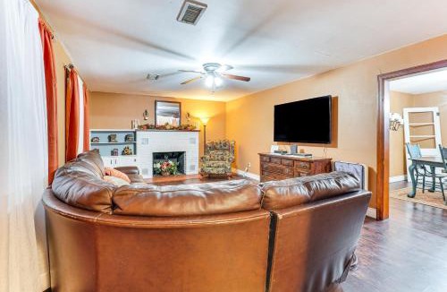 Berryville House | < 1 Mi to Main St Berryville: Spacious Family Home