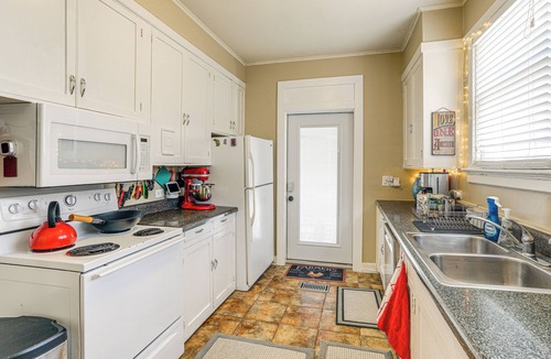 Oxford Cottage | 1 Mi to Ole Miss: Family-friendly Home!