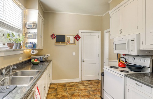 Oxford Cottage | 1 Mi to Ole Miss: Family-friendly Home!