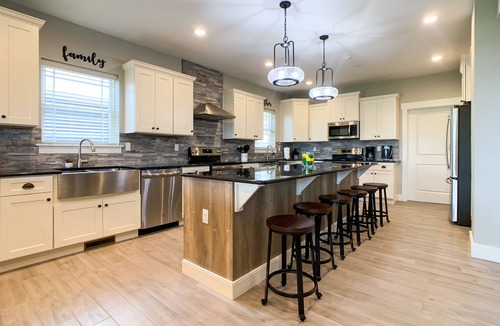 Table Rock House | 10 bedrooms w/Swim/Spa - In/outdoor community pool