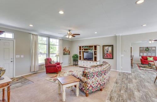Aztec House | 10 Mi to Aztec Ruins: Family Home w/Large Yard!