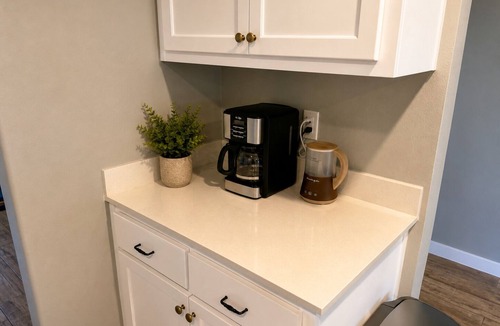 Broken Arrow House | 10 Sleeps, Spacious Family, Friends & Pet Condo, Near Rose Dist & Gathering PL