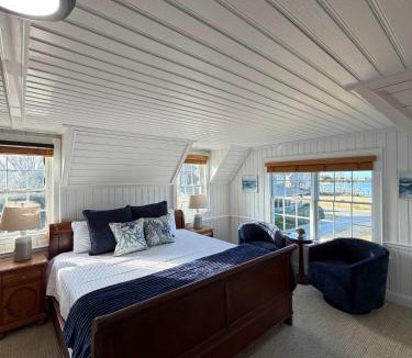 Ocracoke Bed & Breakfast | 10-Surf Suite at The Castle Inn