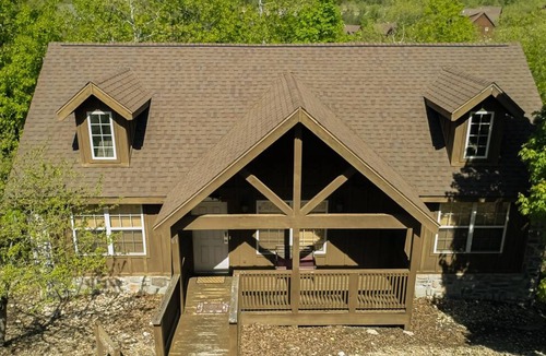 Reeds Spring Cabin | 101 m² Cabin ∙ 2 bedrooms ∙ 6 guests