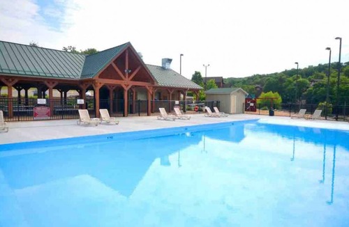Reeds Spring Cabin | 101 m² Cabin ∙ 2 bedrooms ∙ 6 guests