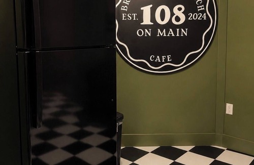 Horse Cave Apartment | 108 on Main:Behind the Secret Door Apartment historic downtown Horse Cave Ky