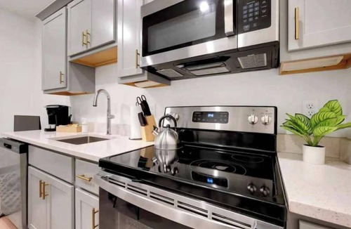 Downtown Louisville Apartment | 11-Unit Cozy Loft w/Free Parking | Med District