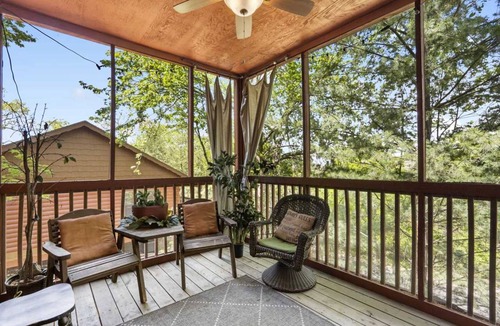 Branson Theater District Cabin | 116 m² Cabin ∙ 2 bedrooms ∙ 6 guests