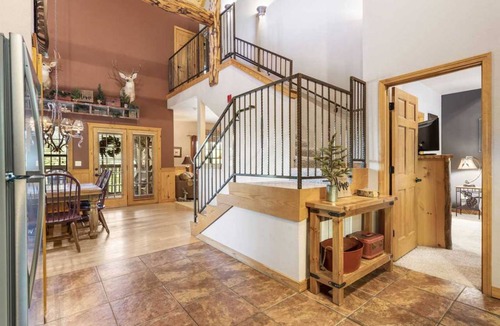 Branson Theater District Cabin | 116 m² Cabin ∙ 2 bedrooms ∙ 6 guests