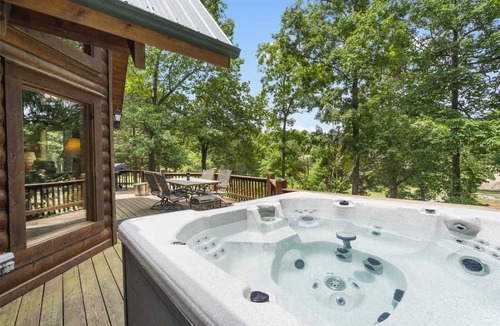 Branson Cedars Cabin | 116 m² Cabin ∙ 3 bedrooms ∙ 8 guests