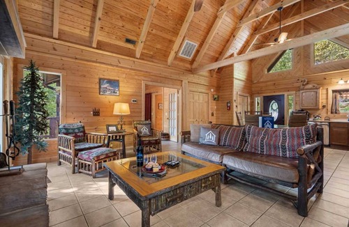 Branson Cedars Cabin | 118 m² Cabin ∙ 2 bedrooms ∙ 6 guests