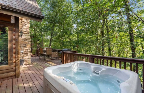 Branson Cedars Cabin | 118 m² Cabin ∙ 2 bedrooms ∙ 6 guests