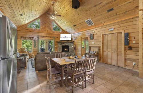 Branson Cedars Cabin | 119 m² Cabin ∙ 3 bedrooms ∙ 8 guests