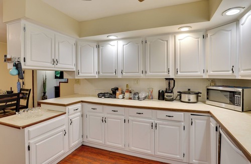 Kansas City House | 13 Miles to Arrowhead Stadium! BBQ-Ready Home Base