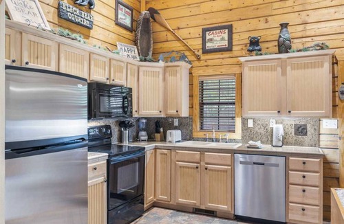 Branson Theater District Cabin | 132 m² Cabin ∙ 3 bedrooms ∙ 8 guests