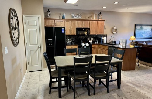 Hollister Condo | 130 m² Condo ∙ 3 bedrooms ∙ 8 guests