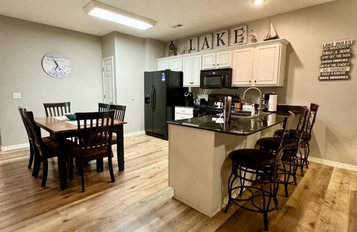 Hollister Condo | 130 m² Condo ∙ 3 bedrooms ∙ 8 guests