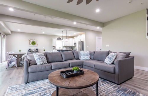 Table Rock House | 14 Bedroom w/Hot Tub-Outdoor/Indoor Community Pool