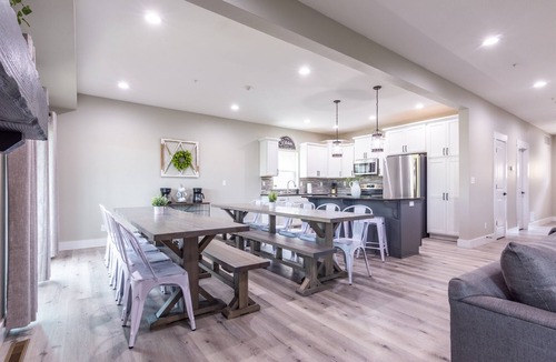 Table Rock House | 14 Bedroom w/Hot Tub-Outdoor/Indoor Community Pool
