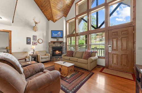 Reeds Spring Cabin | 147 m² Cabin ∙ 4 bedrooms ∙ 13 guests