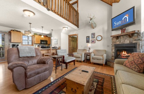 Reeds Spring Cabin | 147 m² Cabin ∙ 4 bedrooms ∙ 13 guests