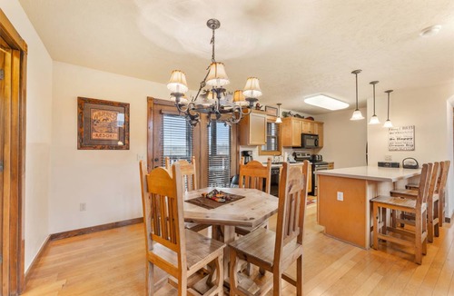 Reeds Spring Cabin | 147 m² Cabin ∙ 4 bedrooms ∙ 13 guests