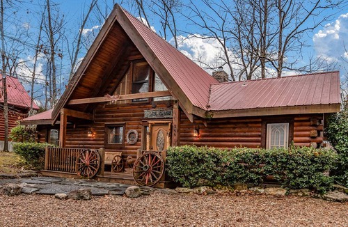 Branson Cedars Cabin | 149 m² Cabin ∙ 3 bedrooms ∙ 10 guests
