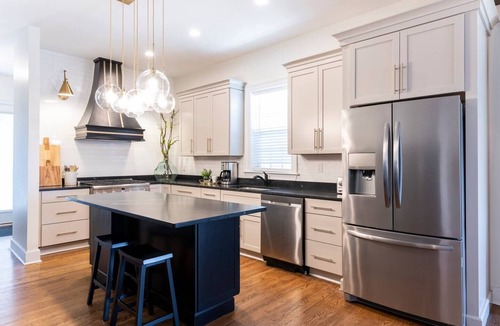 Deer Park House | 15 Min to Bourbon Fest | 4 En-Suites | Sleeps 10