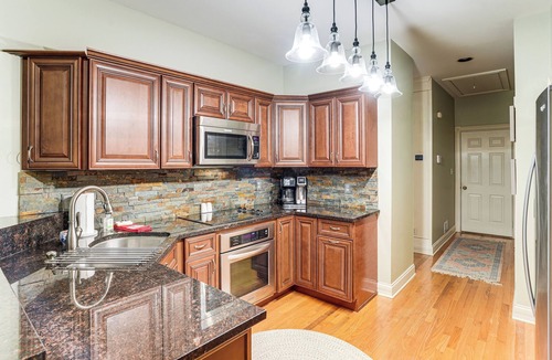 Buechel House | 17 Private Acres! Modern Louisville Escape w/Deck