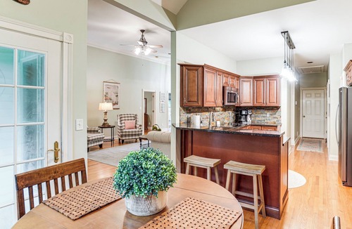 Buechel House | 17 Private Acres! Modern Louisville Escape w/Deck