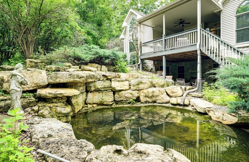 Buechel House | 17 Private Acres! Modern Louisville Escape w/Deck