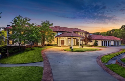 Branson House | 17500sqft PRIVATE ESTATE~IndoorPool/HotTub-BIG LAKEVIEW-Tennis Court-Theater-SDC