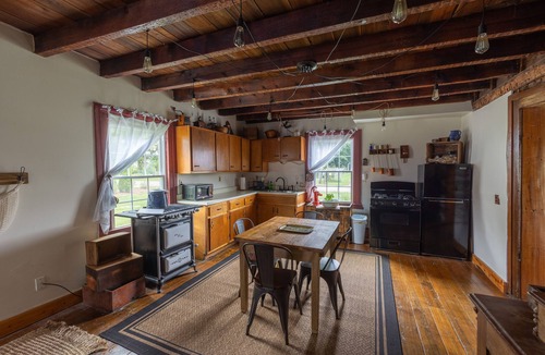 Lexington Cabin | 1800’s Historical Log Cabin near I-75 Interstate