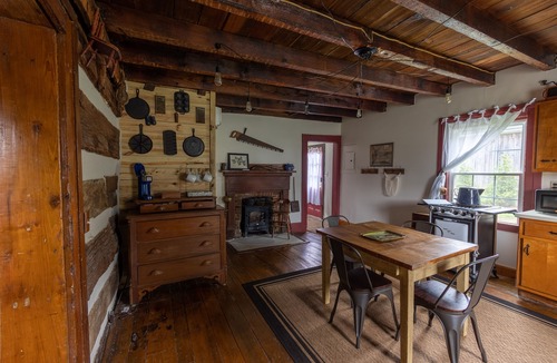 Lexington Cabin | 1800’s Historical Log Cabin near I-75 Interstate