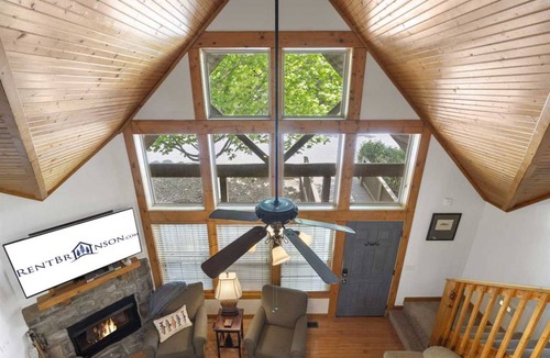 Reeds Spring Cabin | 188 m² Cabin ∙ 4 bedrooms ∙ 14 guests