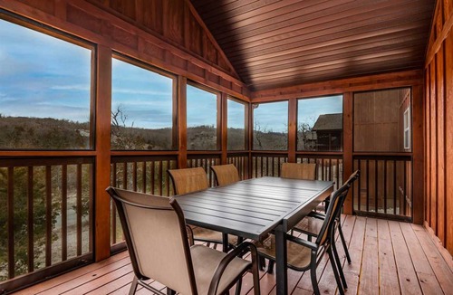 Reeds Spring Cabin | 188 m² Cabin ∙ 4 bedrooms ∙ 12 guests