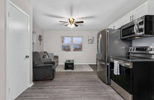 Riverside Apartment | 1BR Near Downtown KC | Free Parking, 2nd Floor