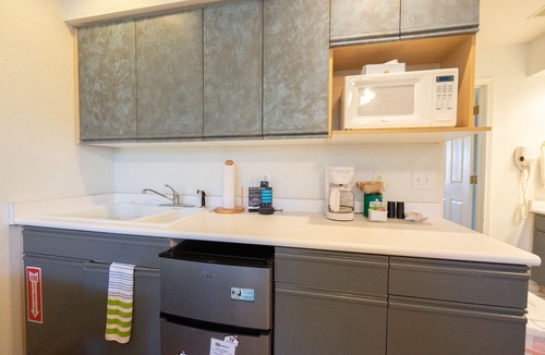 Branson Condo | 1BR WALK-IN ~ NEAR THE 76 STRIP ~ LARGE JETTED TUB ~ FREE TICKETS INCLUDED! (CH5-3)