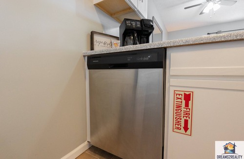 Table Rock Condo | 1BR WALK-IN~Pet Friendly ~ Resort Amenities ~ Fishing ~ FREE TICKETS INCLUDED! (PR42-16)