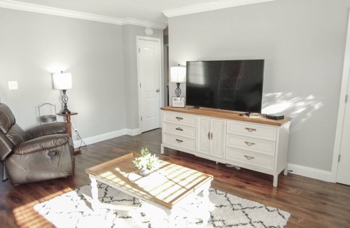 Branson Theater District House | 2-BD WALK-IN ~ 1 Block Off The Strip ~ New Furnishings ~ FREE TICKETS INCLUDED (TH-A)