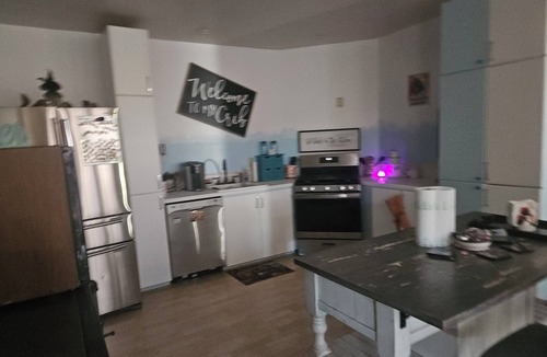 Weston House | 2 BDR Finished Basement, Fitness Room, Kitchen, 1.5 Bath Pool, Hot Tub May-Sep