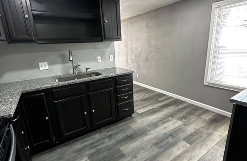 Sugar Creek House | 2 bdrm house in Sugar Creek 7 minutes from 435- 12 minutes from GEHA Stadium