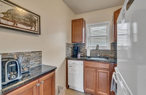 West End Apartment | 2 Bedroom 1 Bathroom Near Broadway!