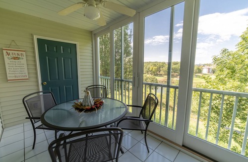 Branson Condo | 2 Bedroom, 2 Bathroom Walk-in Golf Condo with Sunroom - Lock-off Connecting Units